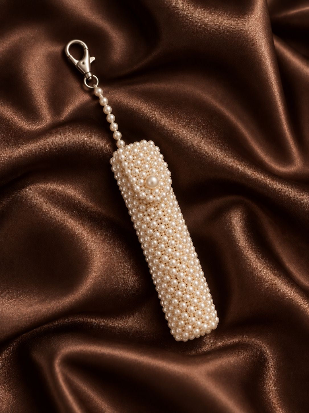 PEARLY POUT LIPSTICK HOLDER